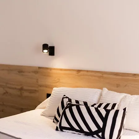 Mk77 - Lahoz ليون